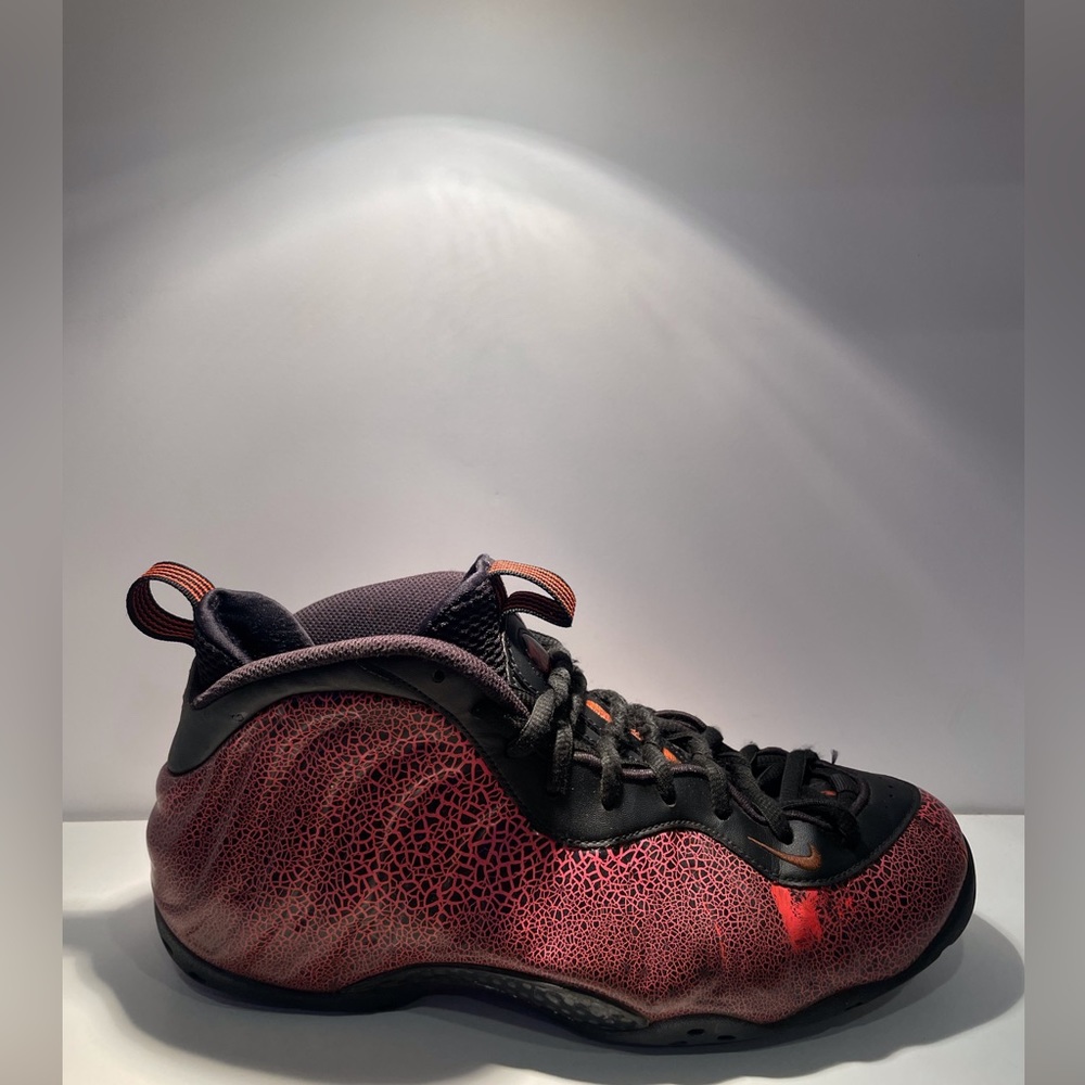 Nike foamposite cracked lava size 10.5